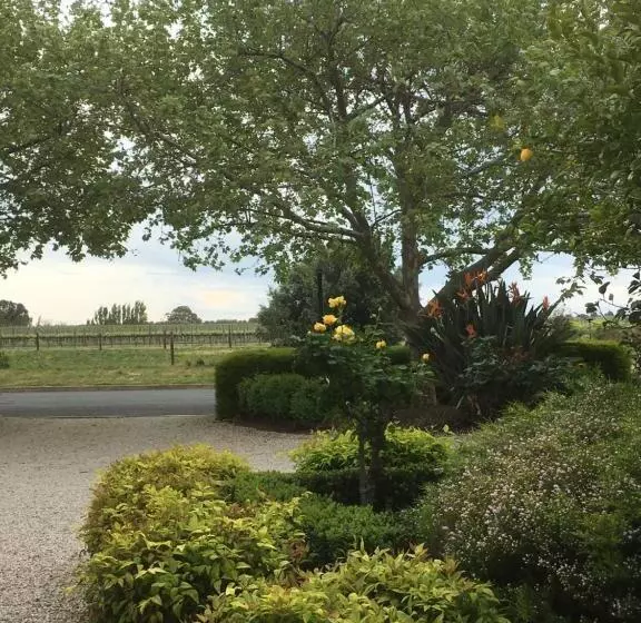 Wine And Roses Bed And Breakfast