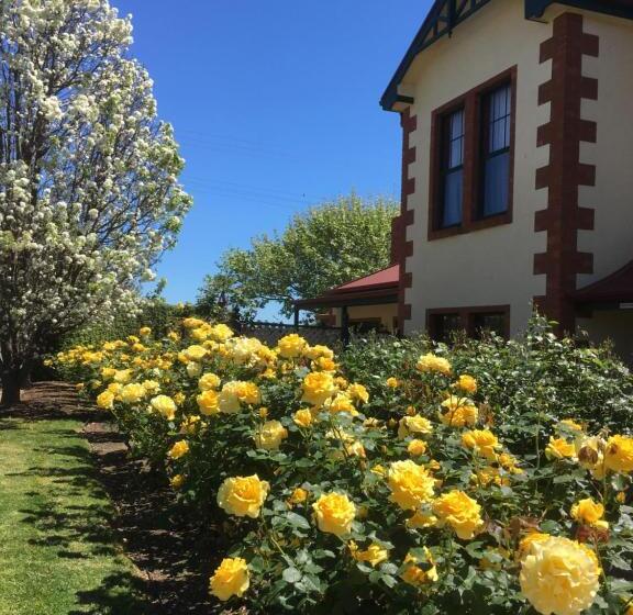 Wine And Roses Bed And Breakfast