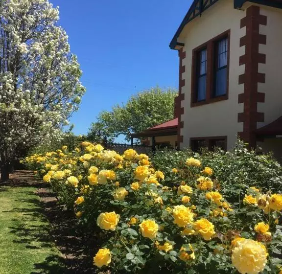 Wine And Roses Bed And Breakfast