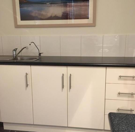 Wine And Roses Bed And Breakfast