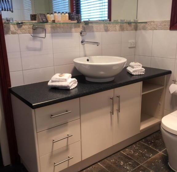 Wine And Roses Bed And Breakfast