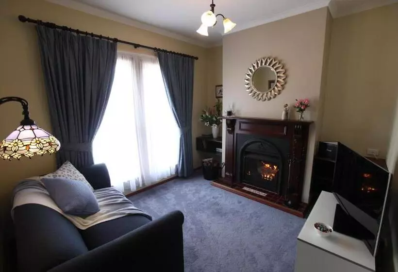 Wine And Roses Bed And Breakfast