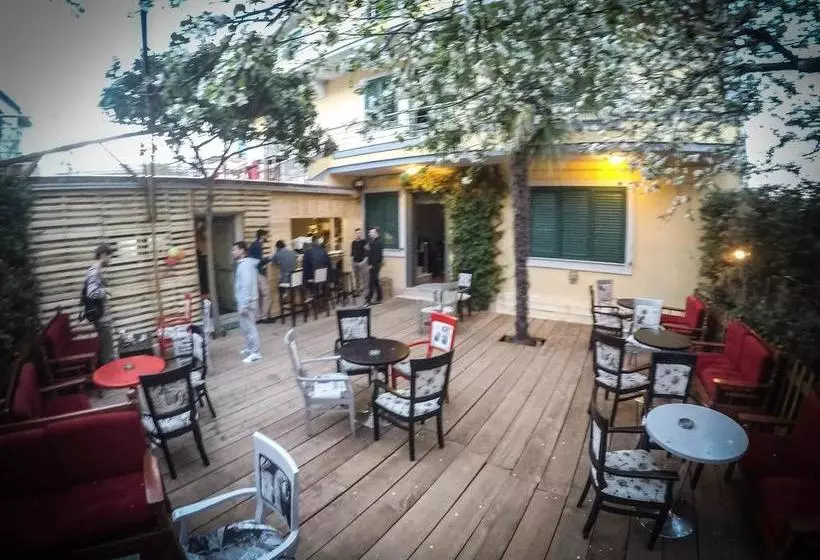 Arka Hostel