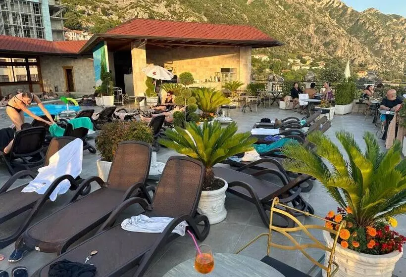 Aamiaismajoitus (B&B) Panorama Hotel Central