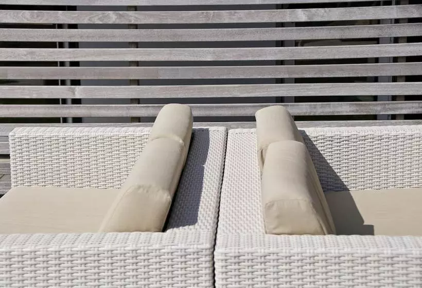Kiss Beachfront Hotel & Restaurant