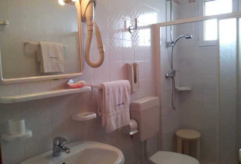 בית מלון כפרי Mayer