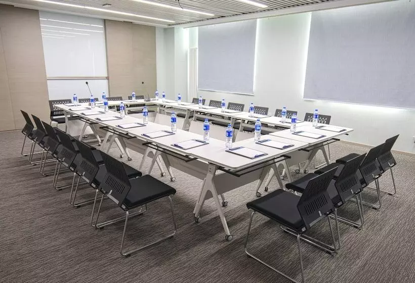 Hotelli Holiday Inn Express Chifeng Hongshan By Ihg