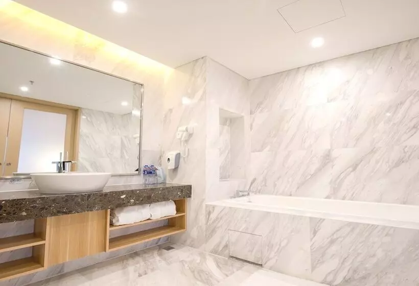 Hotelli Holiday Inn Express Chifeng Hongshan By Ihg