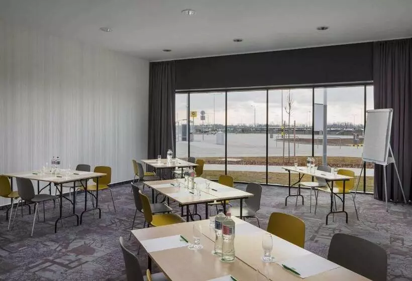 ホテル Ibis Styles Budapest Airport