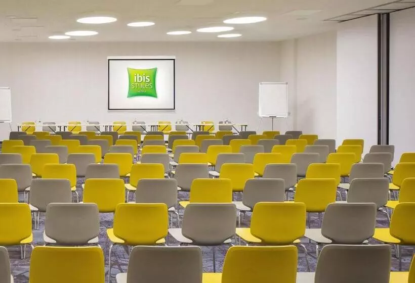 ホテル Ibis Styles Budapest Airport