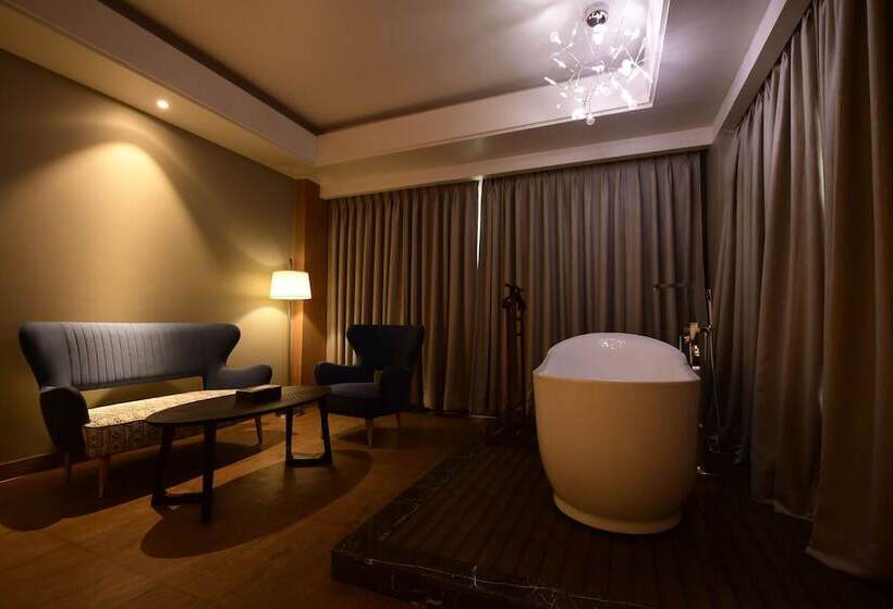 Hotel Kiranshree Grand