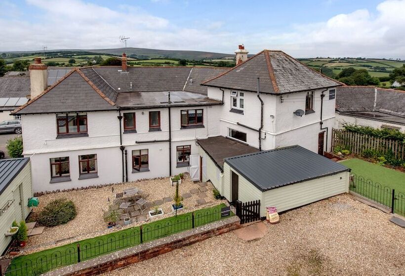 تختخواب و صبحانه Exmoor House