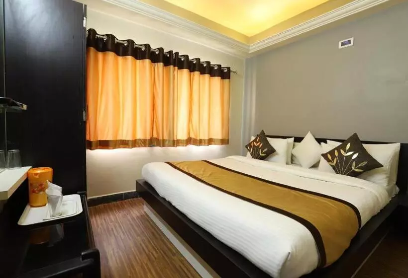 Hotelli Loyal Residency