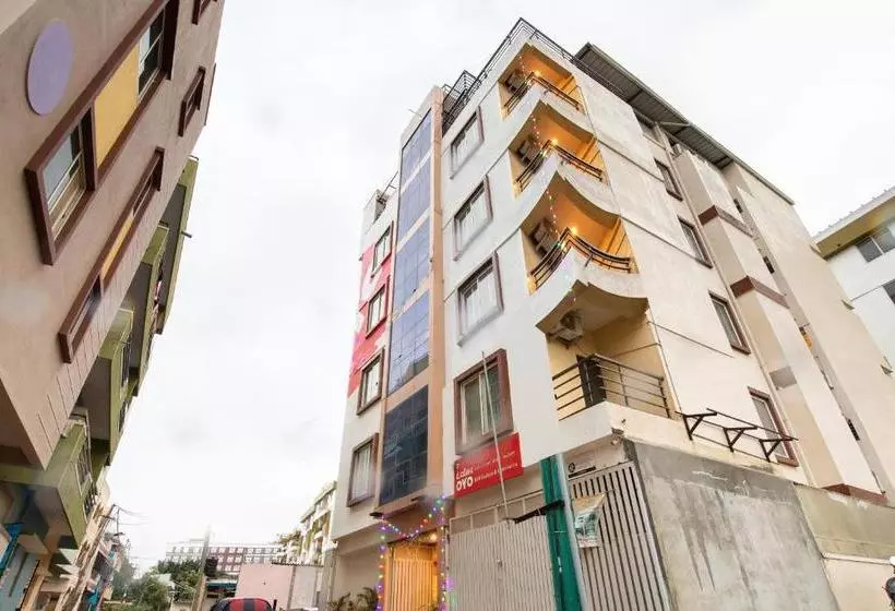 ホテル Capital O 9917 Sjr Suites And Comforts