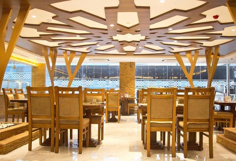 בית מלון כפרי Raahat Inn