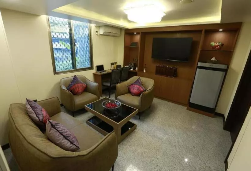 Rose Palace Hotel Yangon