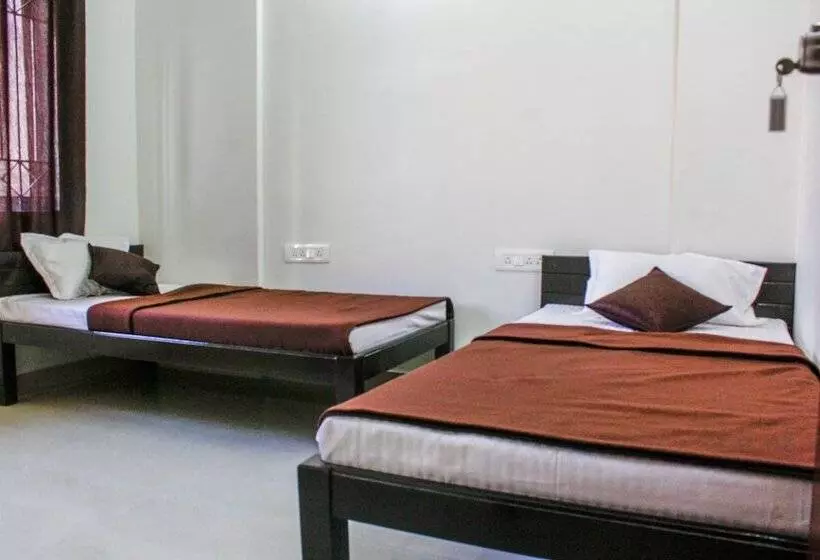 Transit Dorms   A Backpackers Inn & Hostel