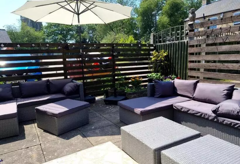 Aamiaismajoitus (B&B) Anchor House