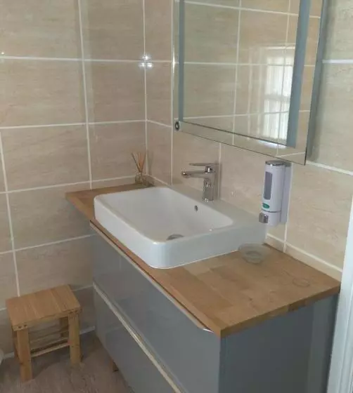 Aamiaismajoitus (B&B) Anchor House