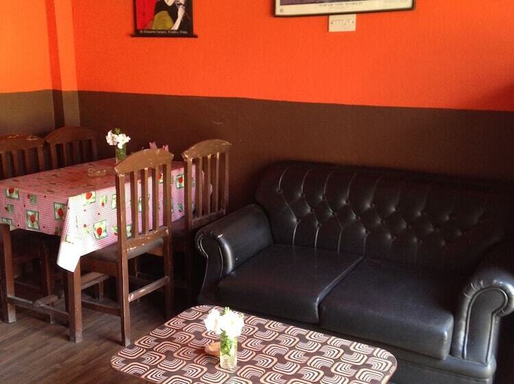 تختخواب و صبحانه Giramondo