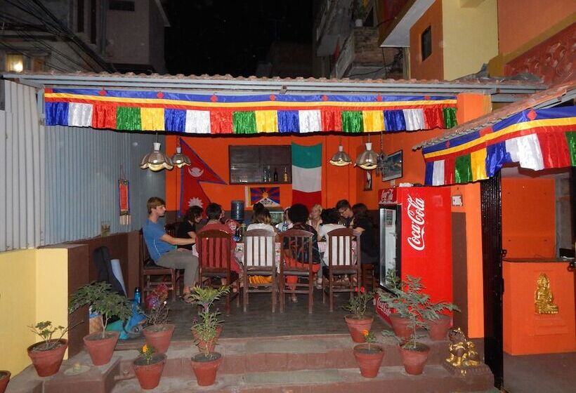 تختخواب و صبحانه Giramondo