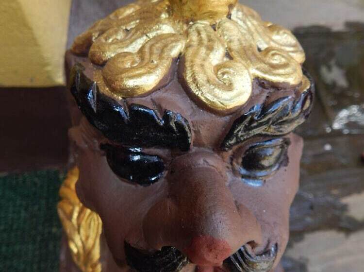 تختخواب و صبحانه Giramondo