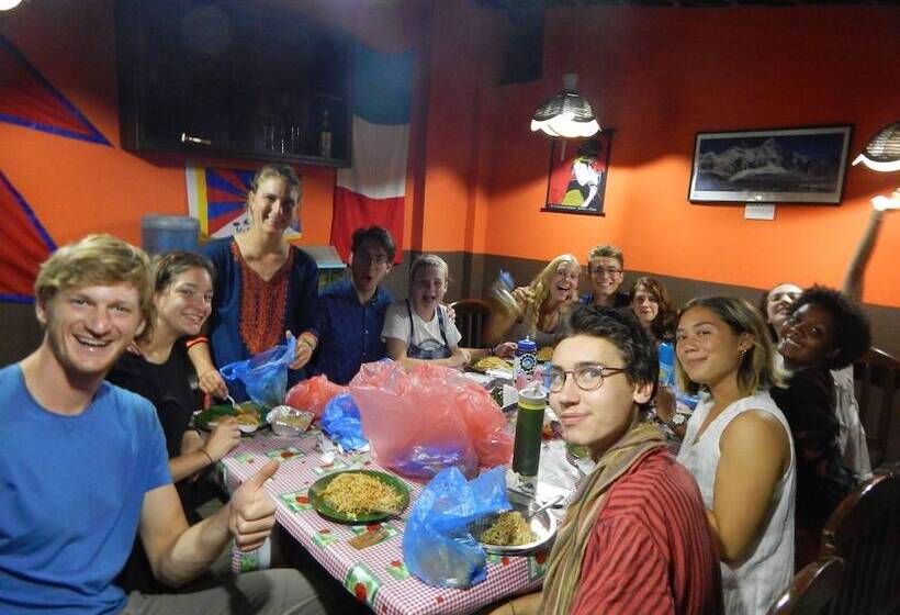 تختخواب و صبحانه Giramondo