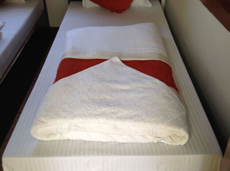 تختخواب و صبحانه Giramondo