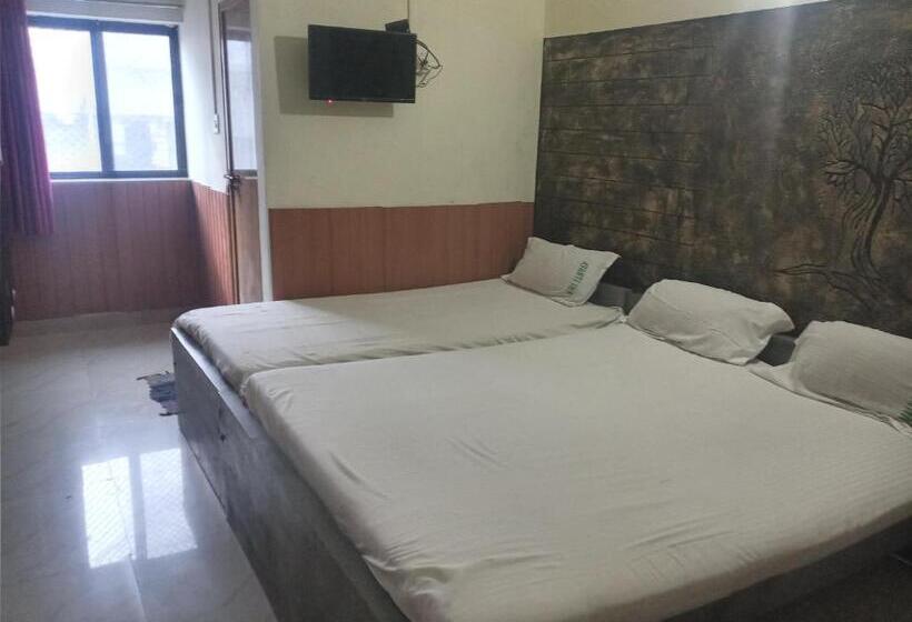 בית מלון כפרי Avanti Inn