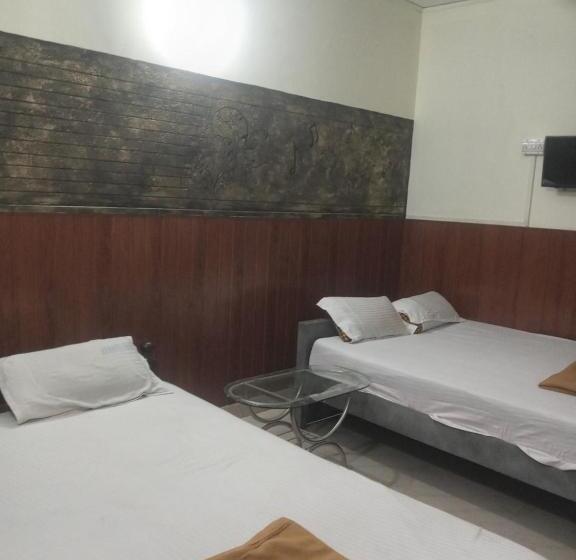 בית מלון כפרי Avanti Inn