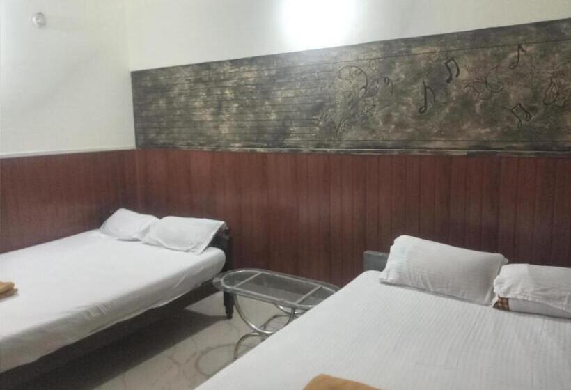 בית מלון כפרי Avanti Inn