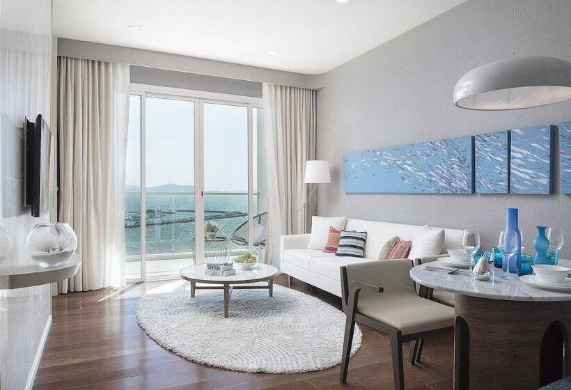 Отель White Sand Beach Residences Pattaya