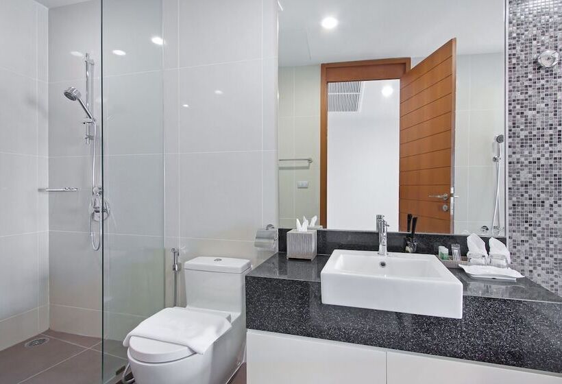 Отель White Sand Beach Residences Pattaya