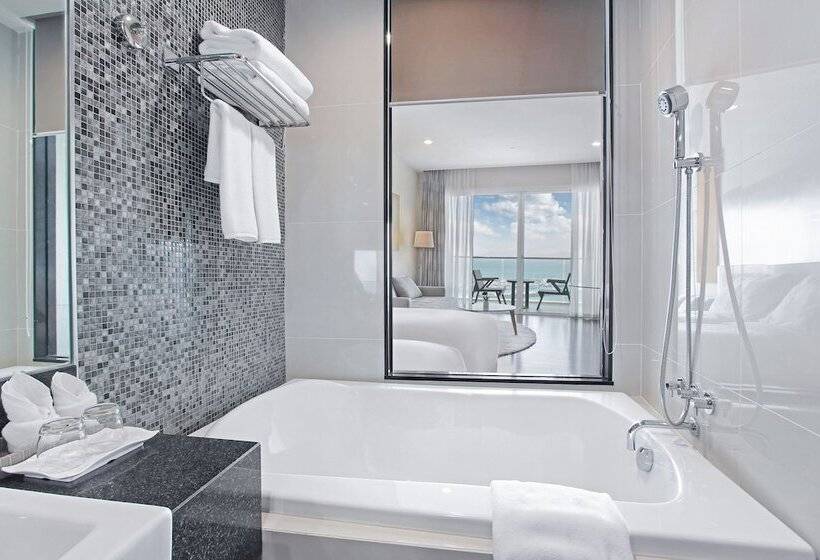 Отель White Sand Beach Residences Pattaya