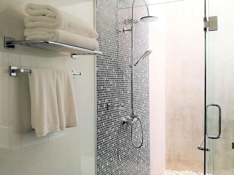 Отель White Sand Beach Residences Pattaya