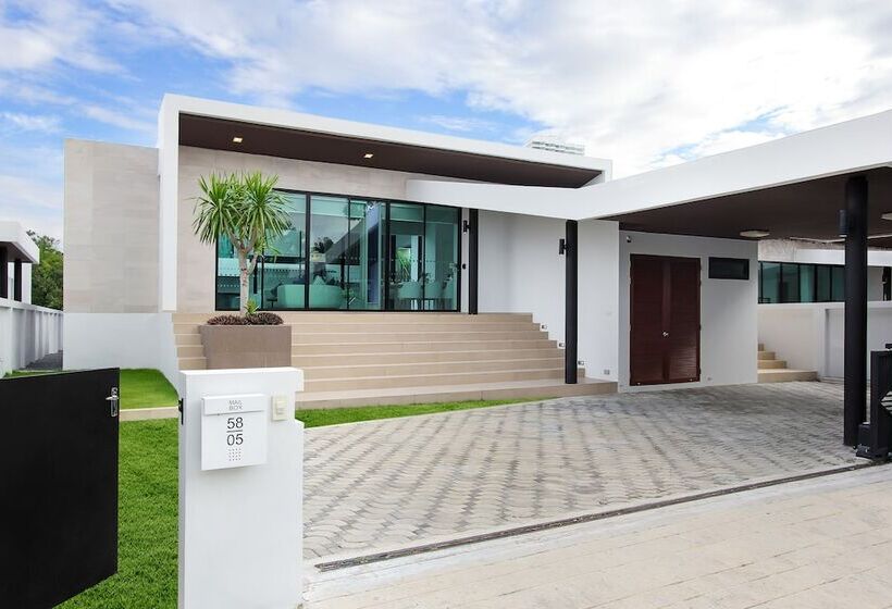 Отель White Sand Beach Residences Pattaya