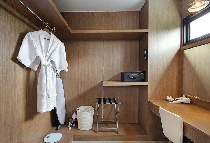 Отель White Sand Beach Residences Pattaya