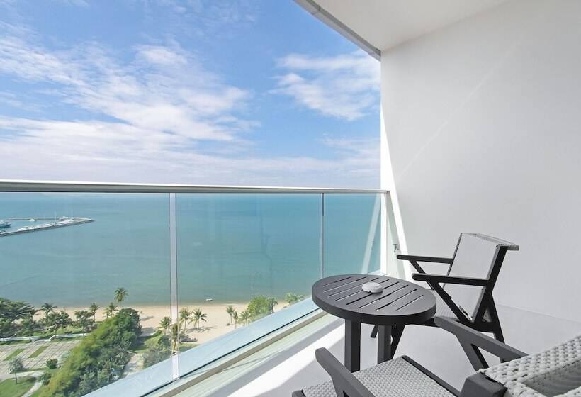 Отель White Sand Beach Residences Pattaya