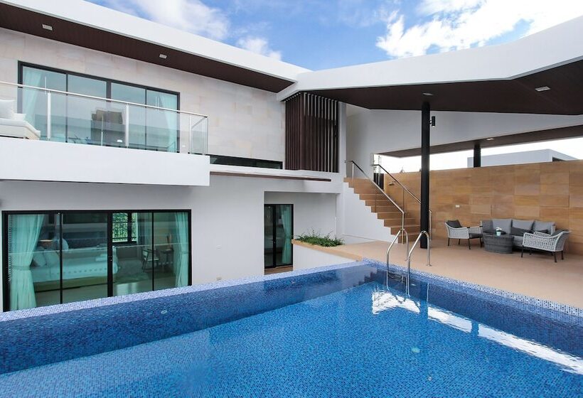 Отель White Sand Beach Residences Pattaya
