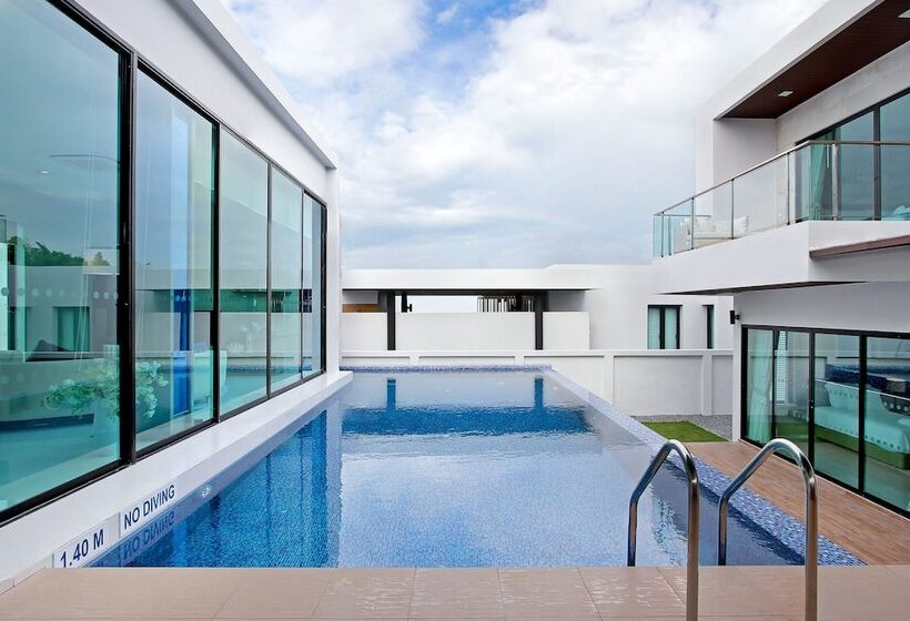 Отель White Sand Beach Residences Pattaya