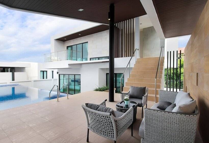 Отель White Sand Beach Residences Pattaya