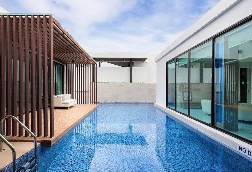Отель White Sand Beach Residences Pattaya