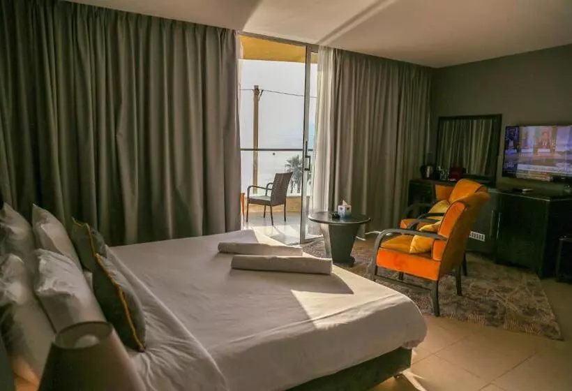 O Beach Hotel & Resort