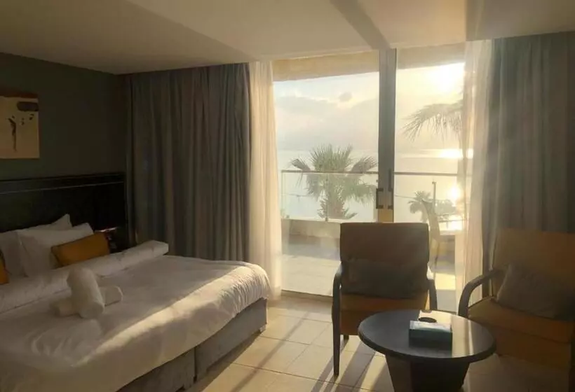 O Beach Hotel & Resort