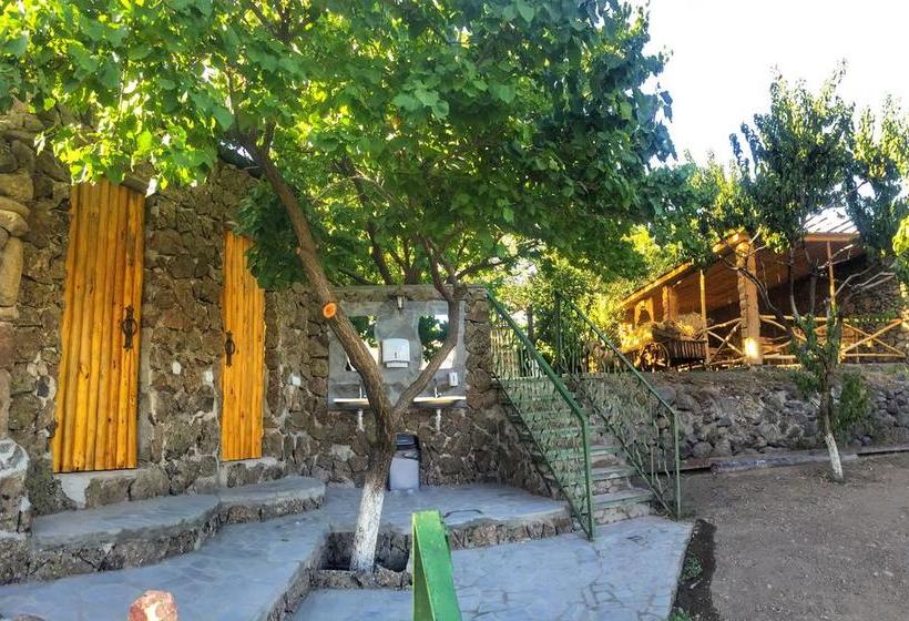 هاستل Garni Bread House