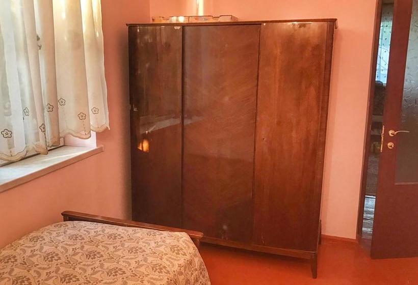 هاستل Garni Bread House