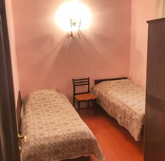 هاستل Garni Bread House