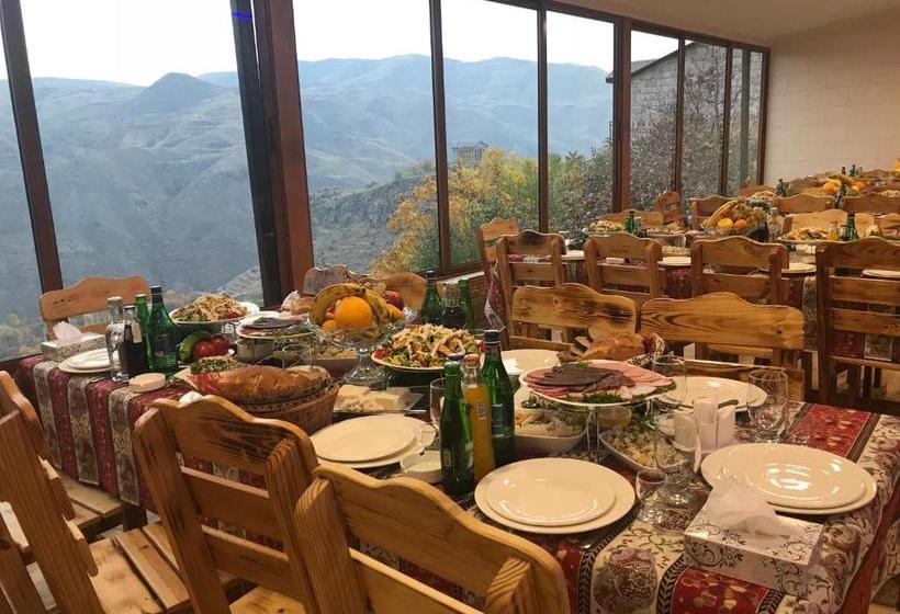 هاستل Garni Bread House