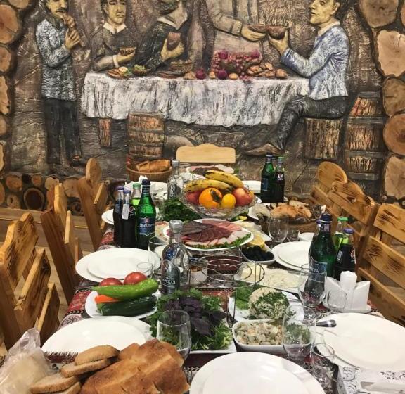 هاستل Garni Bread House