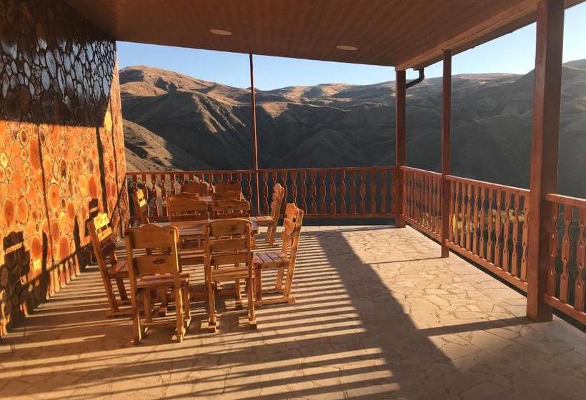 هاستل Garni Bread House